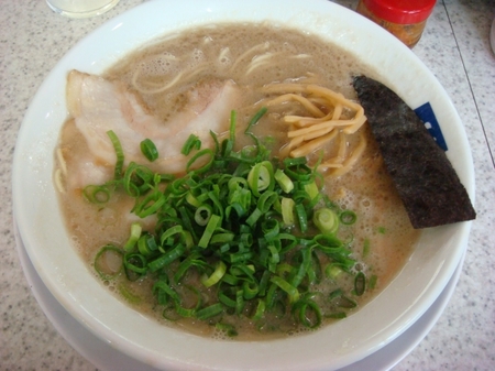 魁龍博多店ラーメン.jpg