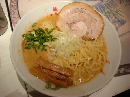 武蔵の新寸胴豚骨.jpg